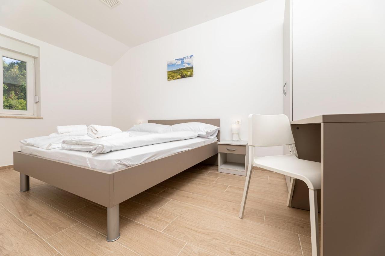 סולינה Apartments Sucic 2 מראה חיצוני תמונה