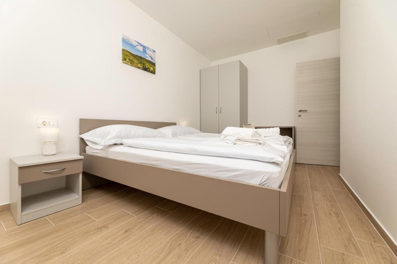 סולינה Apartments Sucic 2 מראה חיצוני תמונה